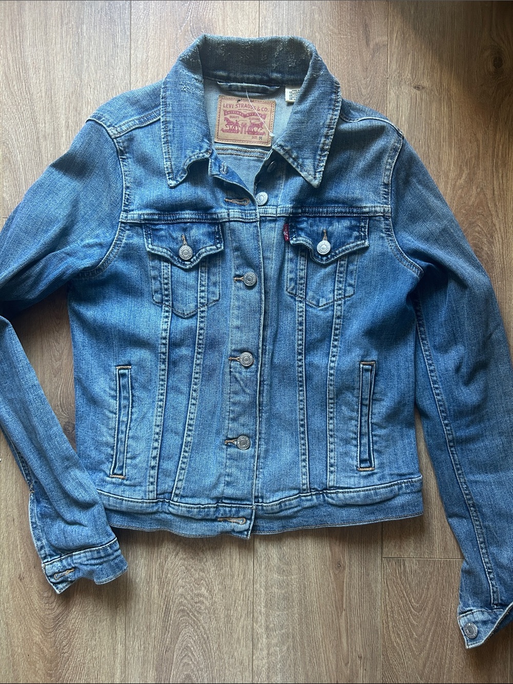 Levi's Women's Medium Blue Denim Trucker Jacket